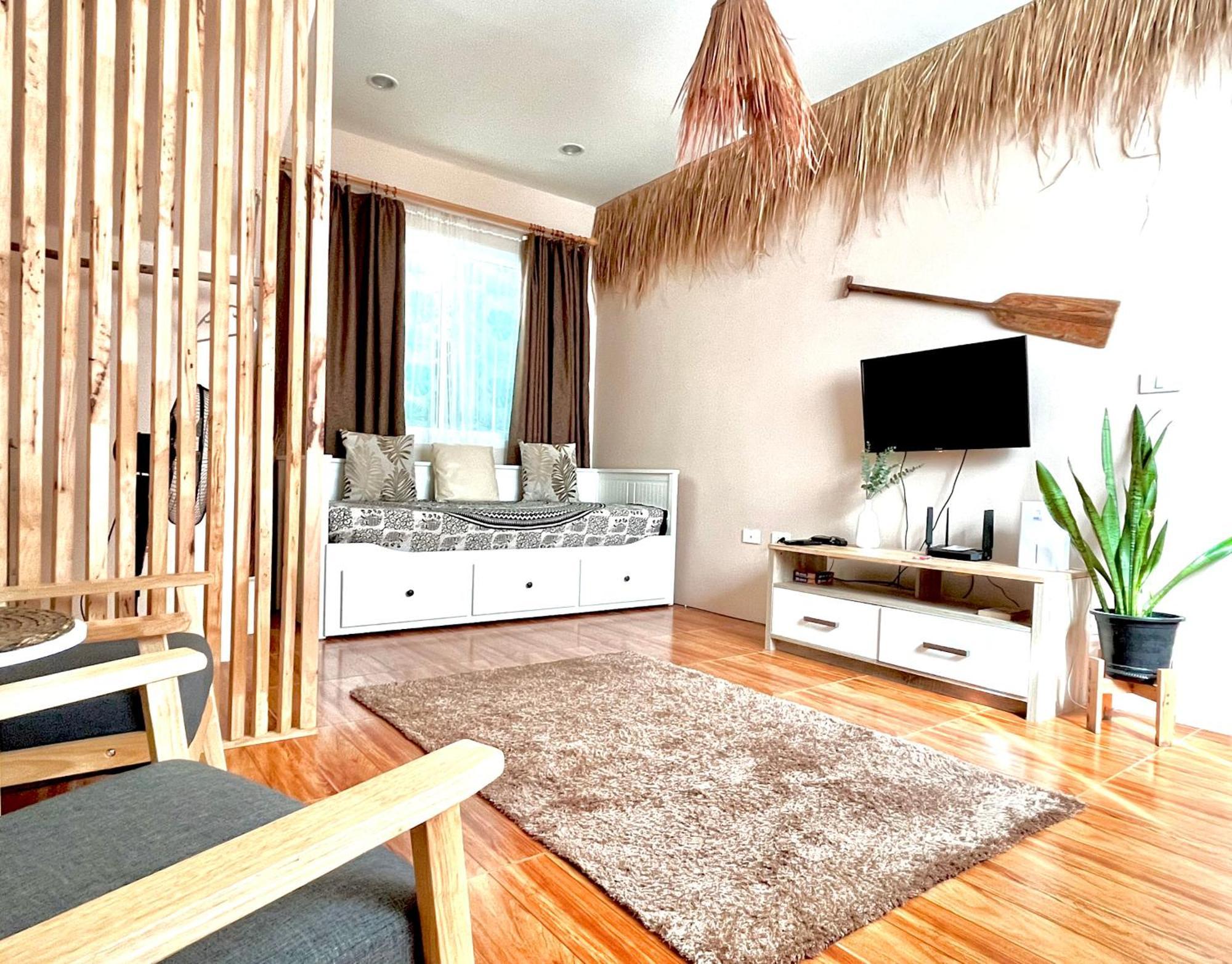 Sea Dreamer Beachfront Apartments Phuket Room photo
